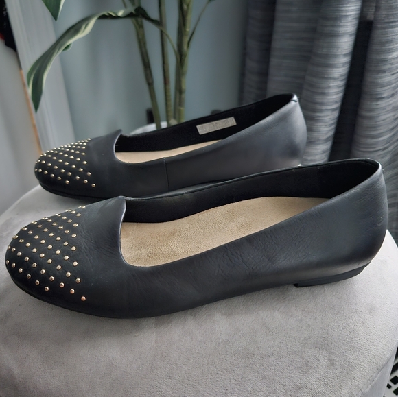 Vionic Bondi studded black leather flats - Picture 3 of 9